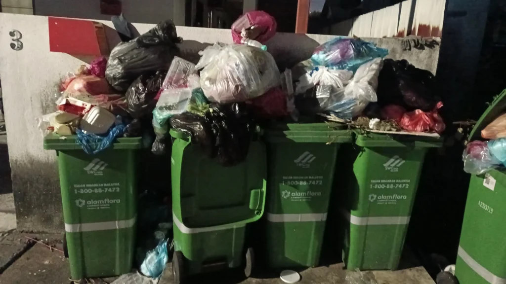 Sampah Menggunung Lebih Seminggu Di Kampung Datuk Keramat - Alam Flora Gagal - Anak Keramat-3